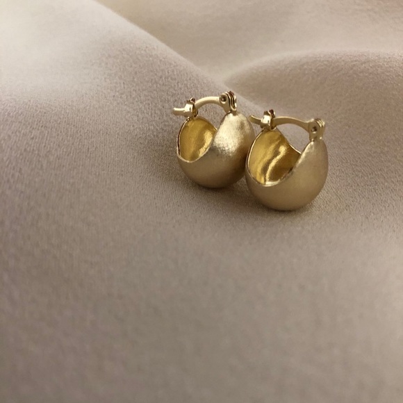 Madison Hoop Earrings | 18k Gold Filled - Picture 6 of 7